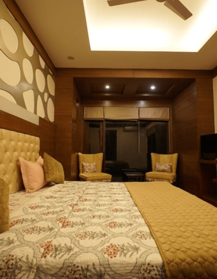 Pinewood Room Ridgewood Manor-min